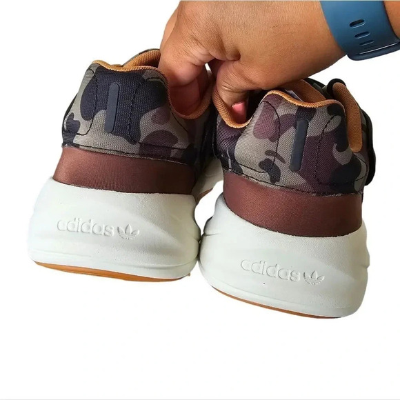 ADIDAS ORIGINALS Ozelia Men's Sneakers Olive Strara Mesa Black - Picture 7 of 11